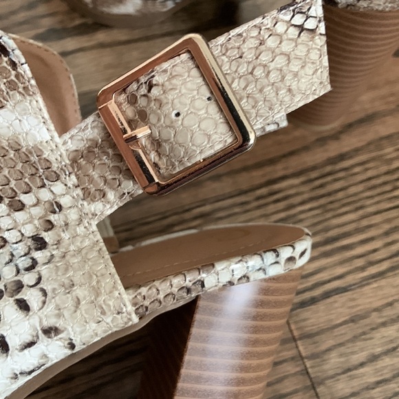 C Comfort Cream Snakeskin Slingback Mule Heels - Picture 5 of 8